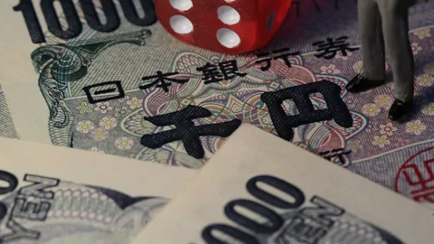 网易电竞馆新动作，跨界联名款服饰热销